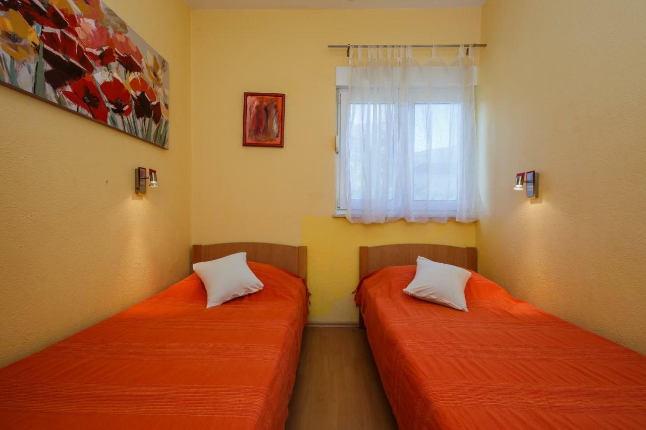 Botic * Kastela